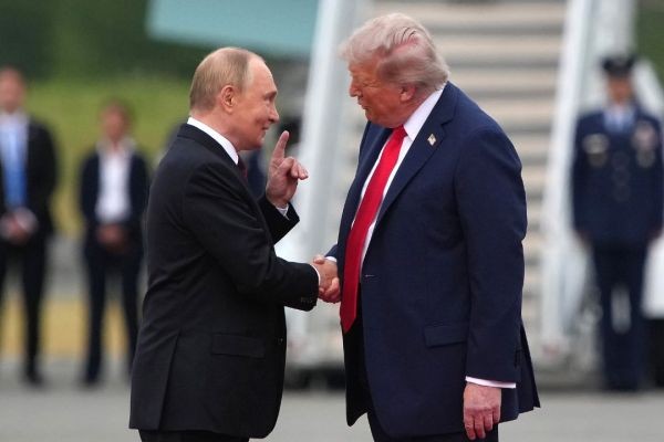 Putin pediu a Trump regiões de Donetsk e Lugansk em troca de fim da guerra, diz agência