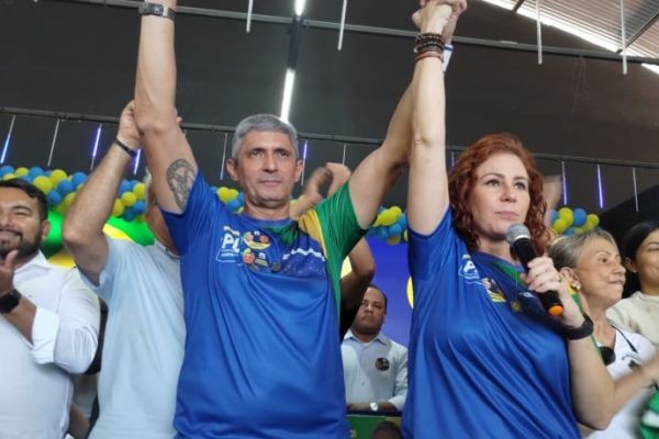 Marido de Carla Zambelli vira alvo do STF e tem contas bloqueadas após prisão da deputada