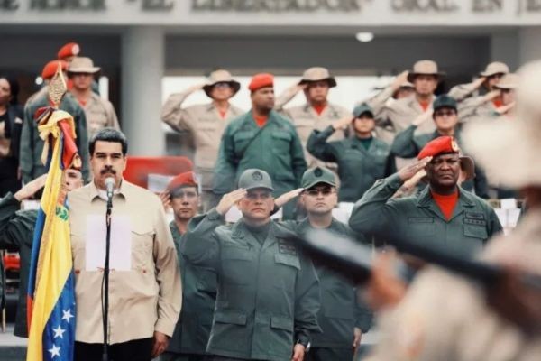 Maduro mobiliza 4,5 milhões de milicianos em tentativa de responder aos EUA
