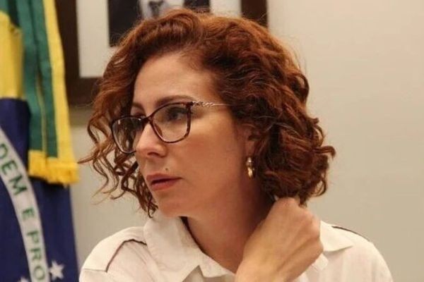 Zambelli se emociona com apoio de Bia Kicis