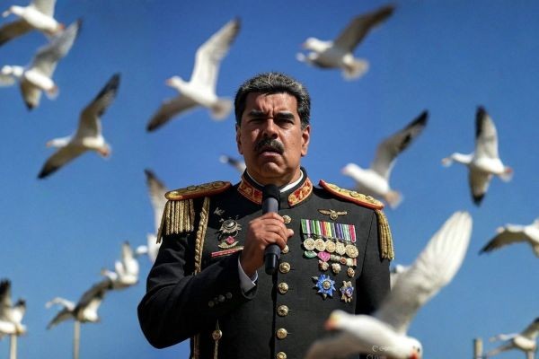 Maduro canta para TRUMP e implora por PAZ