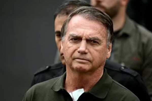 Jair Bolsonaro é preso preventivamente por ordem de Moraes