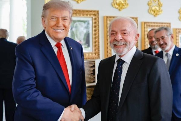 Após quase 3 horas de reunião com Lula, Trump diz que vão ocorrer novas reuniões e Lula mandou despachar a imprensa