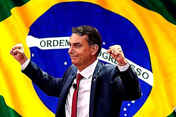 Pesquisa: Após aúdios vazados de Flávio e Vorcaro, 84% diz que senador deve permanecer na disputa