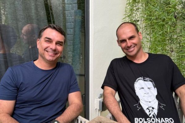 Flávio vai aos EUA na véspera do encontro de Lula com Trump