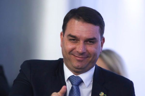 RISCO ZERO diz Flávio Bolsonaro sobre novos vazamentos