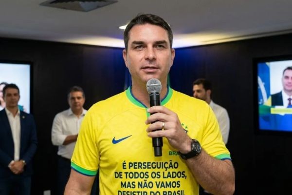 Flávio reage a narrativa política para conturbar pré-campanha