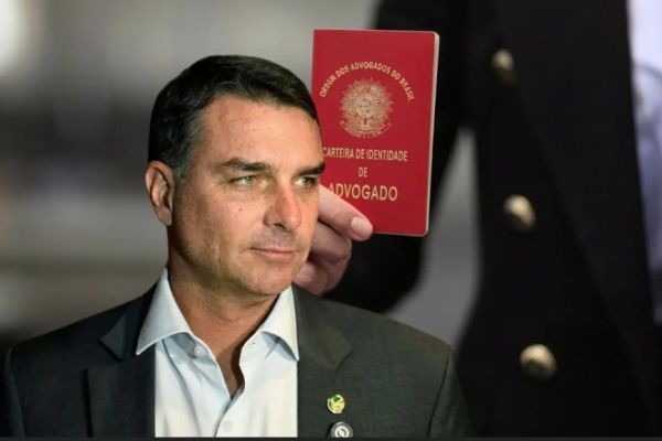 VITÓRIA: OAB alerta Moraes e pede pra ministro rever veto de visita de Flávio a Bolsonaro. Pré-candidato comemora