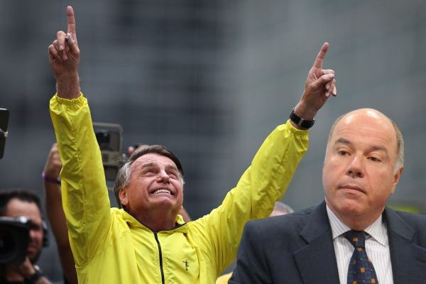 AMEAÇA: Chanceler ameaça família Bolsonaro