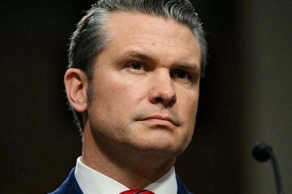 Secretário da Guerra de Trump alerta que influência de adversários e esquerdistas na América Latina está sendo DEVASTADA
