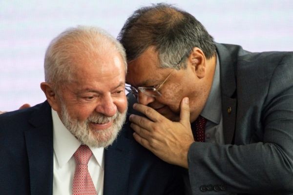 Dino anula decisão de Mendonça e atua para reeleger Lula, diz mídia do regime