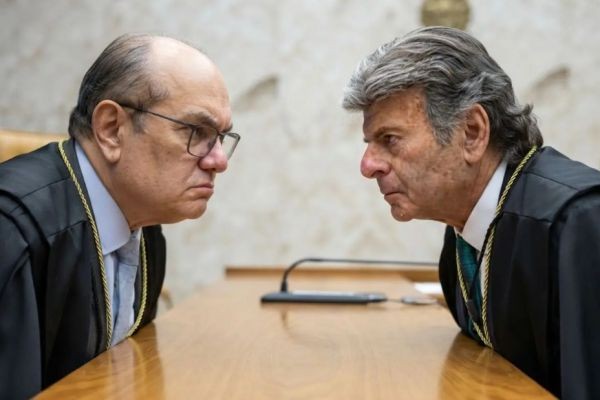 Em mensagens vazada, Gilmar pressiona Fux de como se comportar como presidente da turma e leva invertida