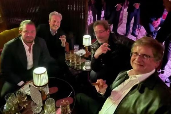 VAZOU ENCONTRO: Advogado do Master encaminhou foto de Gonet com Vorcaro fumando charuto em Londres