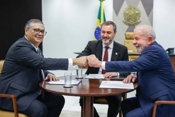 ABUSURDO: Flávio Dino ordena retorno imediato da cúpula da PF