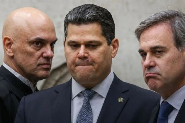 Alcolumbre sinaliza a senadores abertura de processo de impeachment cruzado contra Moraes e André Mendonça